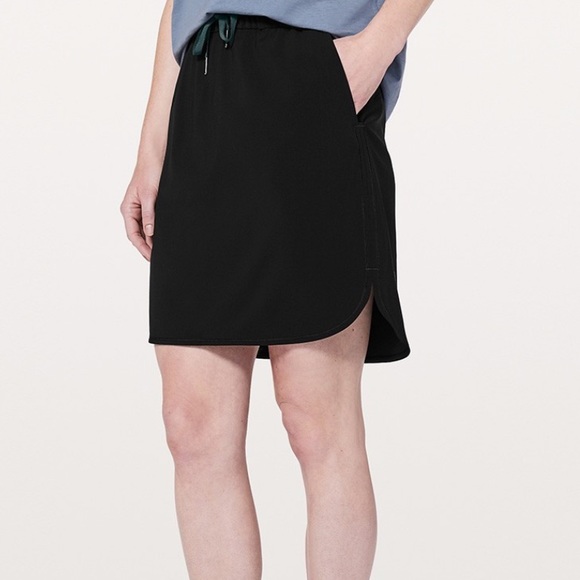 lululemon athletica Dresses & Skirts - Lululemon On The Fly Skirt * Woven- Black Size 10